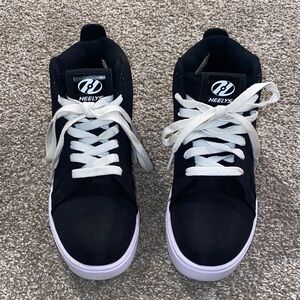 Heelys kids youth size 6 Black and White shoes